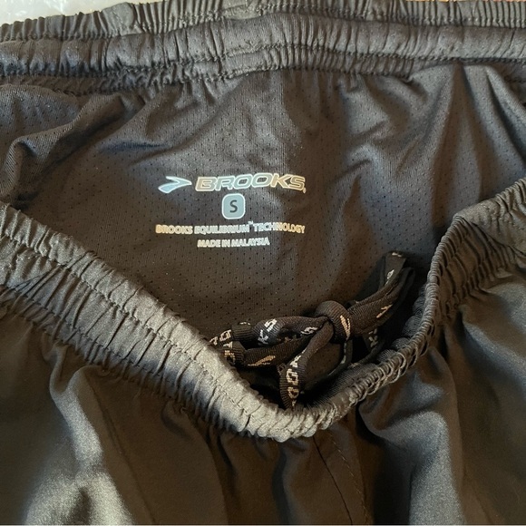 Brooks Infiniti Short II Black/White Size Small New with Tags - Picture 2 of 5